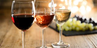 Quinta dos Ingleses Three glass of white red and rose wine