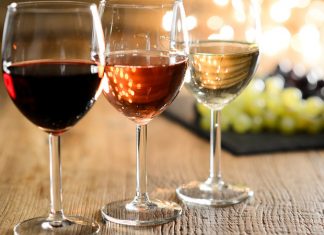Quinta dos Ingleses Three glass of white red and rose wine